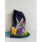 pochon coton avec un lapin Pâques et des oeufs peints à la main  par Elles et No.