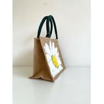 sac en jute avec une grosse marguerite peinte  à la main par Elles et No.