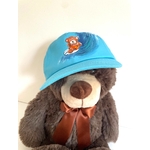 casquette enfant bleue avec un ourson surfeur peint à la main par Elles et No.