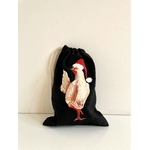 pochon coton noir avec poule coiffée dun bonnet de Père Noël peinte à la main par Elles et No.