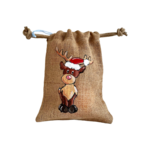 Pochon en jute avec un renne coiffé dun bonnet de père Noël peint à la main par Elles et No.
