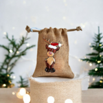 Pochon en jute avec un renne coiffé dun bonnet de père Noël peint à la main par Elles et No.