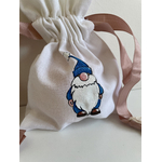 pochon en coton bio avec ruban satin rose avec un lutin de Noël bleu peint à la main par Elles et No.