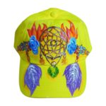 Casquette jaune enfant avec un attrape-rêves peint à la main par Elles et No.