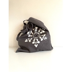 tote bag Elles et No.  coton gris à anses courtes avec un flocon de neige en gros plan peint. à la main