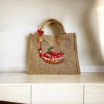 Sac en jute avec une tarte aux fraises peinte à la main par Elles et No.