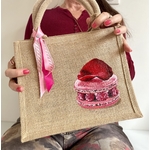 sac en jute avec un gâteau Ispahan peint à à la main par Elles et No.