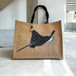 sac en jute à anses noires avec une raie léopard peinte à la main par Elles et No.
