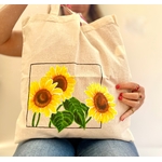 tote bag en coton beige avec des tournesoles peints à la main par Elles et No.Sac collection gourmandises peint à la main par Elles et No