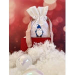 Pochon en coton blanc et ruban de satin rose avec un lutin du Père Noël peint à la main par Elles et No.