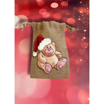 sac en jute avec ours portant un chapeau de père Noël peint à la main par Elles et No.