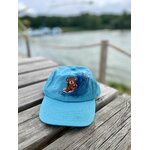 Casquette enfant en coton bleu ciel avec un ourson surfeur peint à la main par Elles et No.