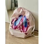sac à cordons en coton rose clair avec des chaussons de danse roses peints à la main par Elles et No.