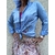 Chemise femme bleue en coton à manches longues avec un motif dessiné par Elles et No. et brodé couleurs