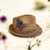 Chapeau d'été pour enfant en papier tissé avec un papillon, peint à la main par Elles et No.