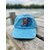 Casquette enfant en coton bleu ciel avec un ourson surfeur peint à la main par Elles et No.