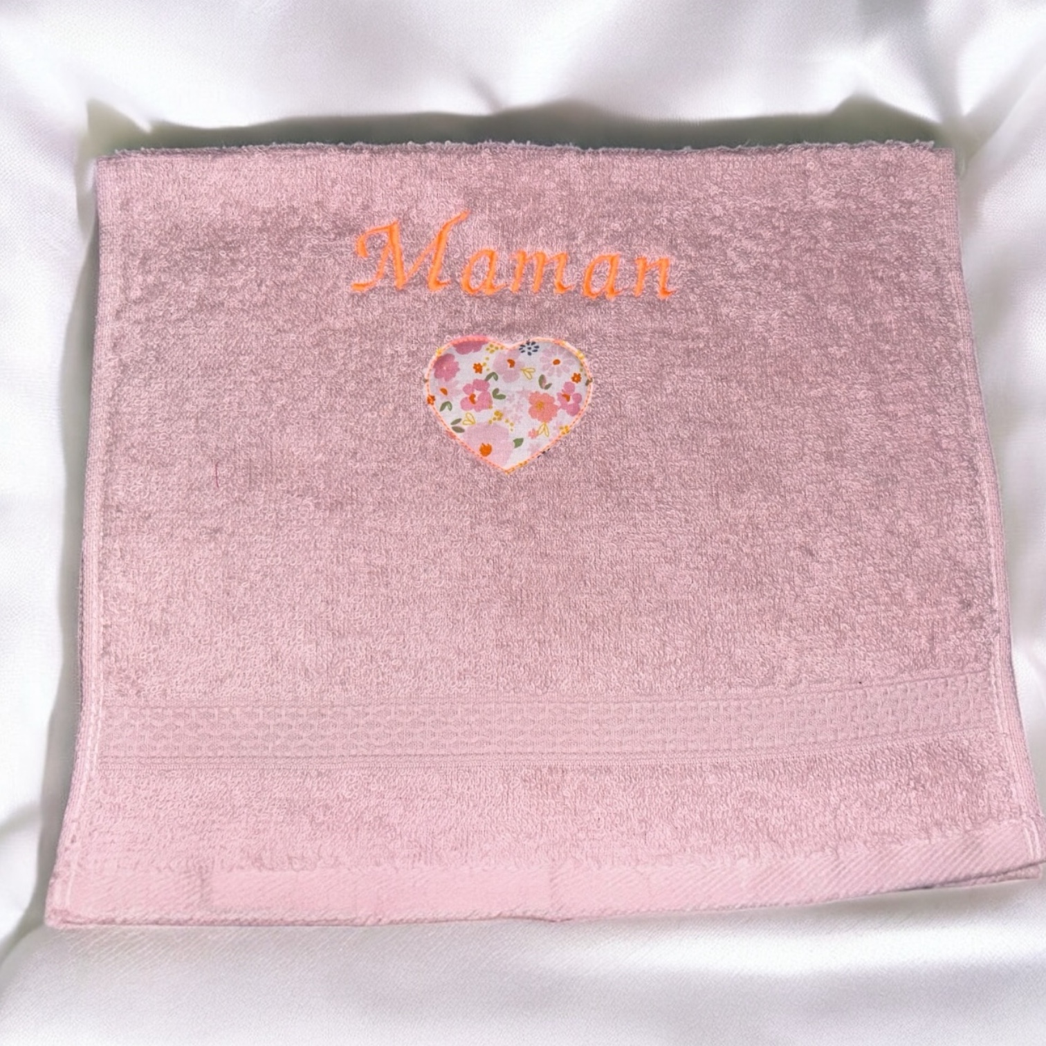serviette-rose-brodee-fait-main-lilou-creation