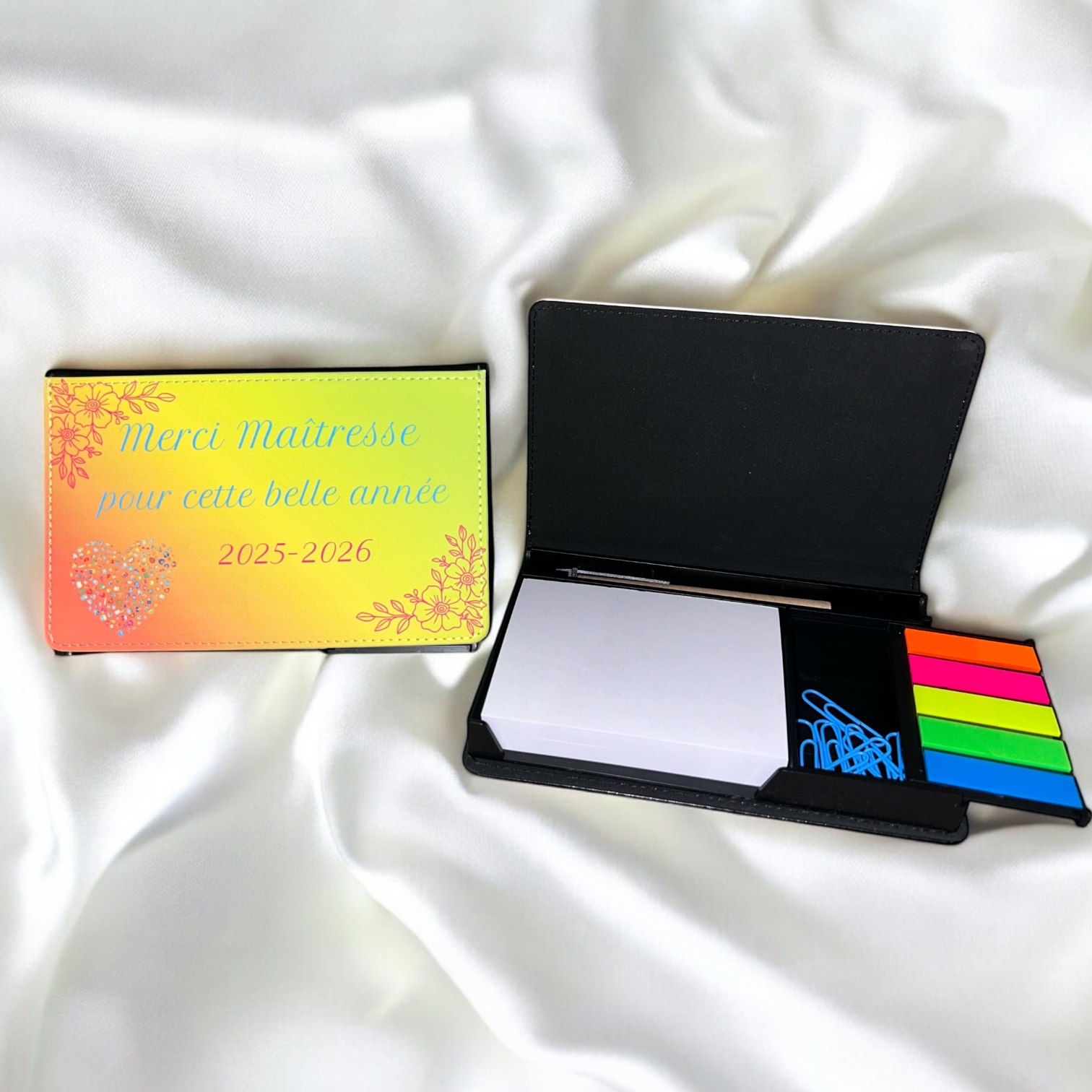 bloc-postit-cadeau-maitresse-feuilles-trombones-personnalisation-lilou-creation