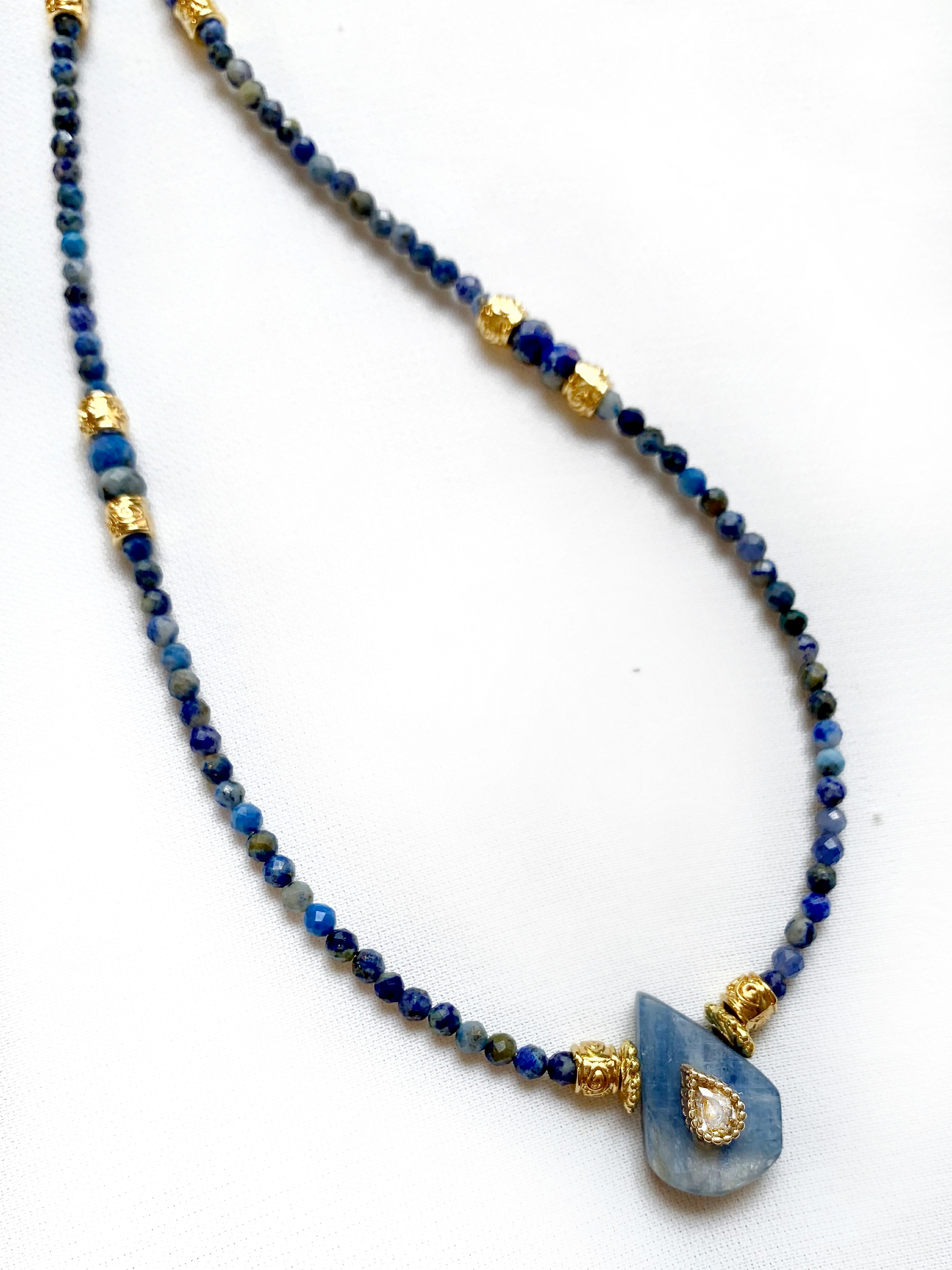 COLLIER ADYA