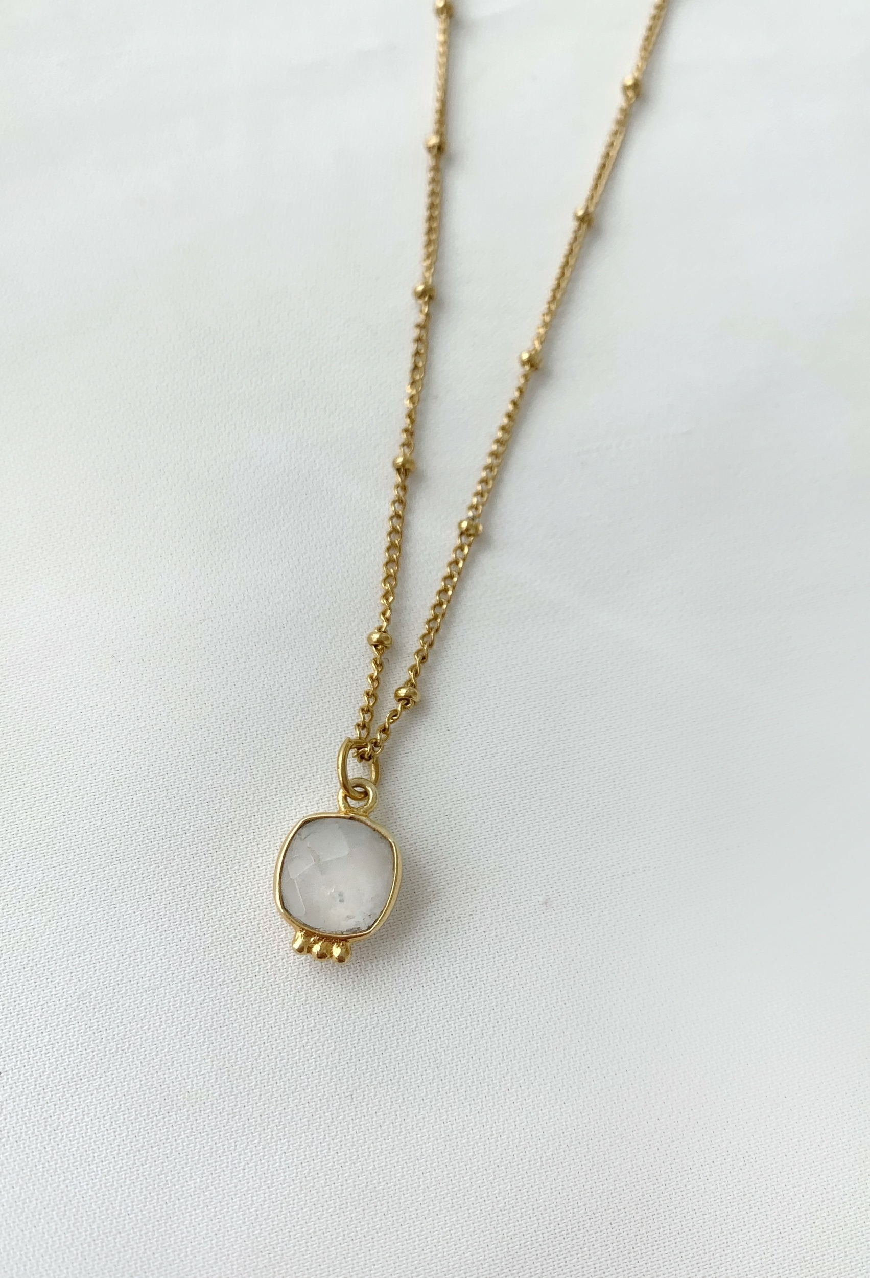 COLLIER MOON