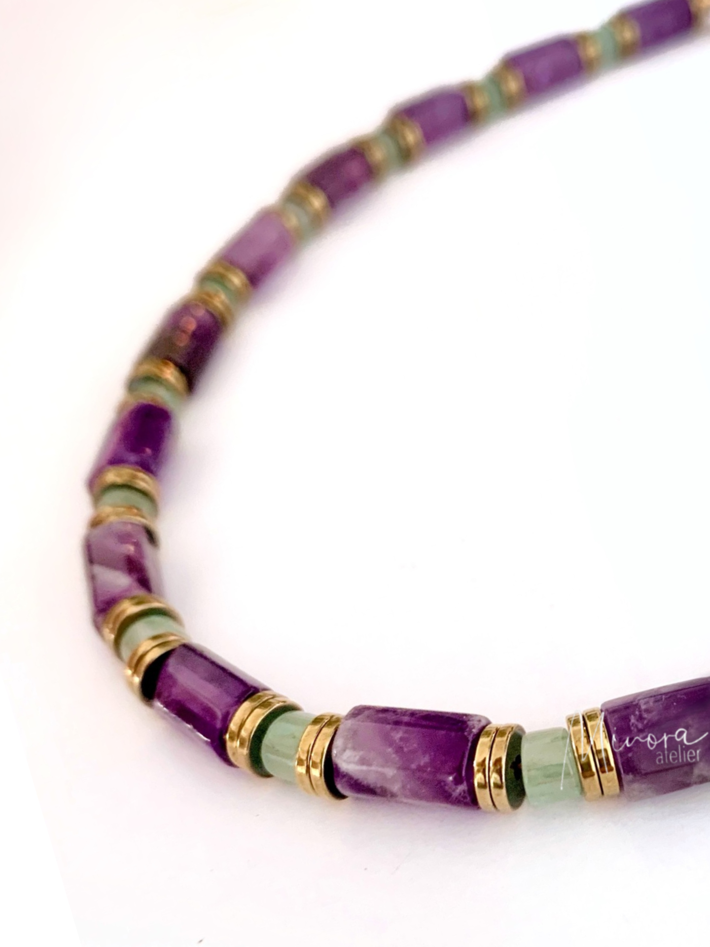 COLLIER HAVA