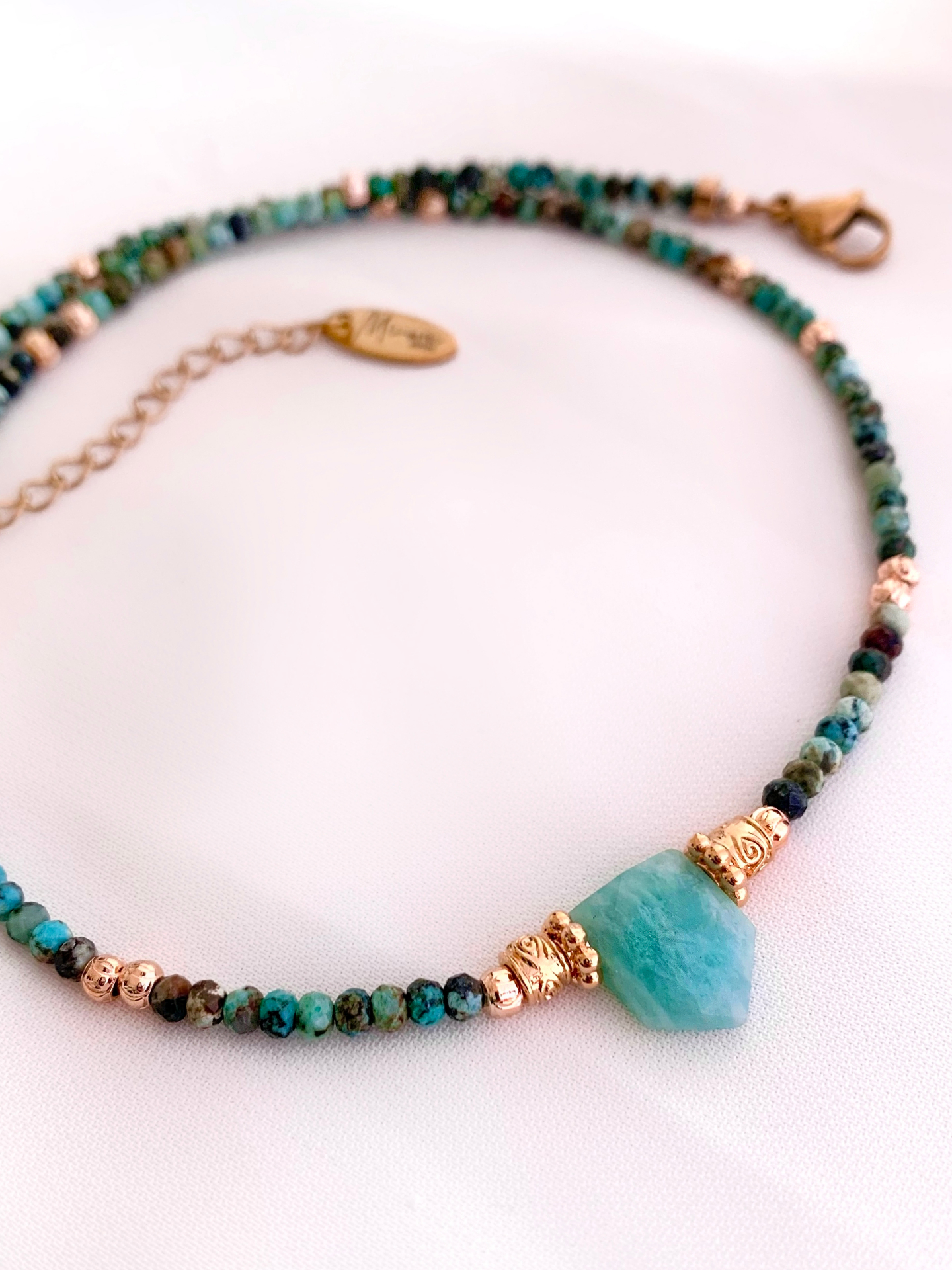 COLLIER MAHITA