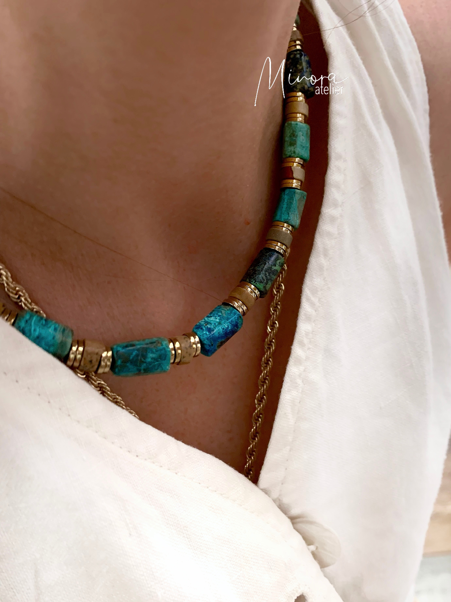 COLLIER BLUE