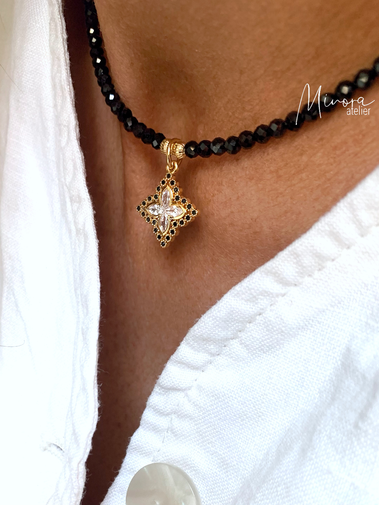 collier-noe-onyx-noir-plaque-or-minora-atelier2