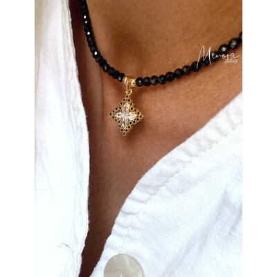collier-noe-onyx-noir-plaque-or-minora-atelier2