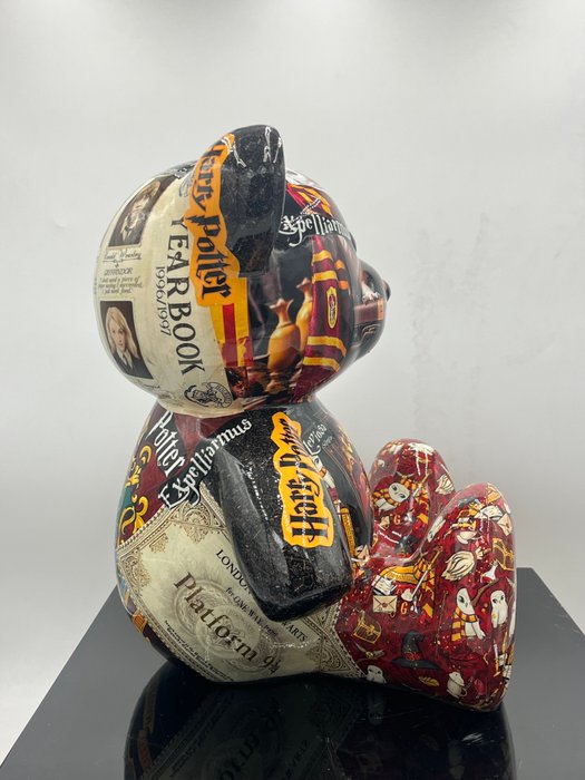 Sculpture Teddy Harry Potter NAOR en résine, vue de côté