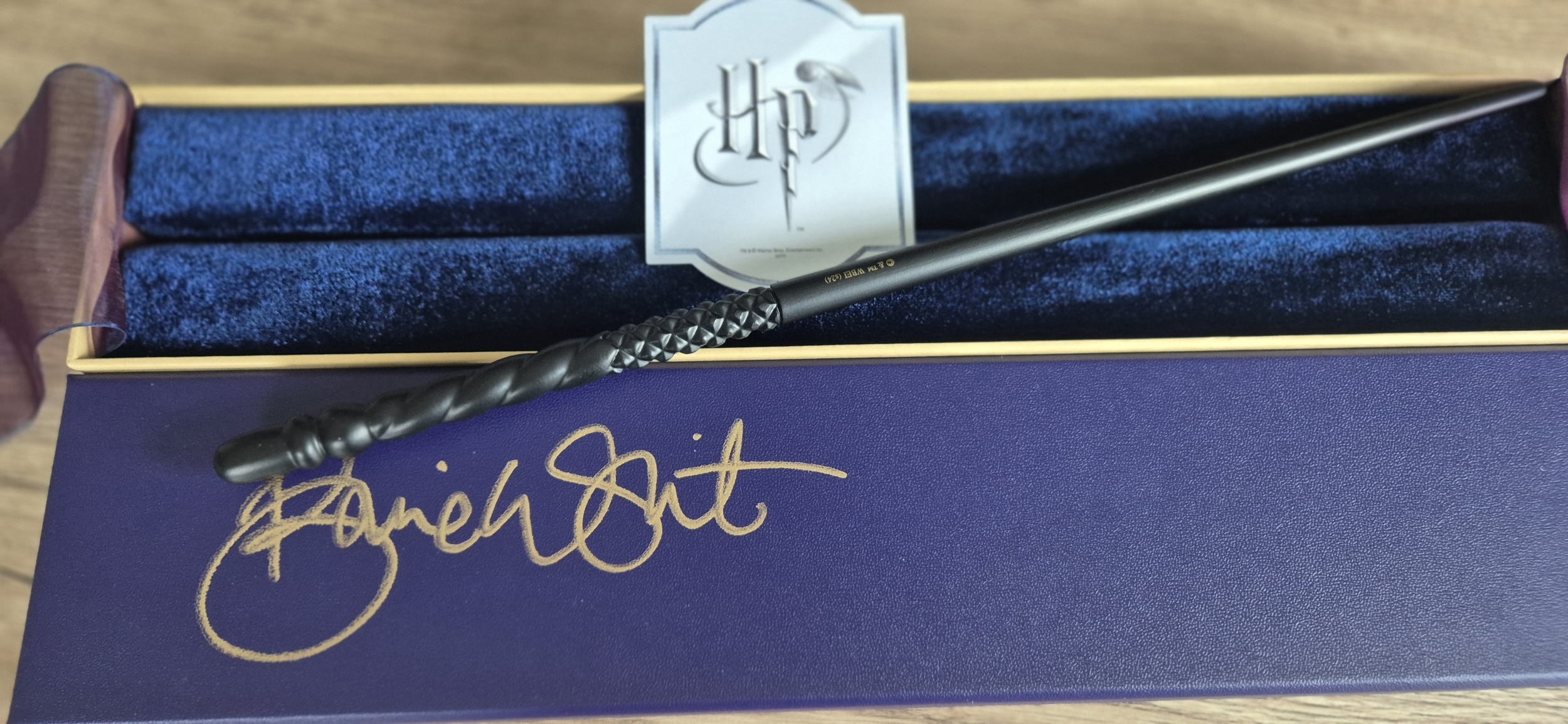 baguette-harry-potter-ginny-weasley-dedicacee-par-bonnie-wright