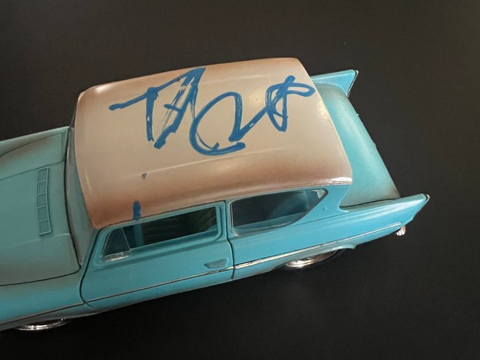 ford anglia 1959 dédicacée par daniel radcliffe v4