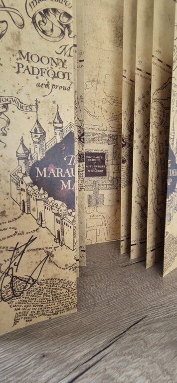 carte-du-maraudeur-dedicacee-par-daniel-radcliffe-harry-potter-objet