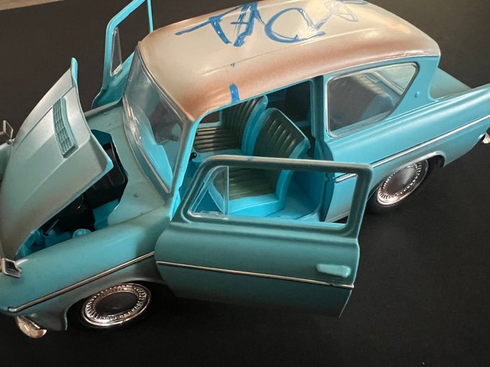 ford-anglia-1959-dedicacee-par-daniel-radcliffe-v7