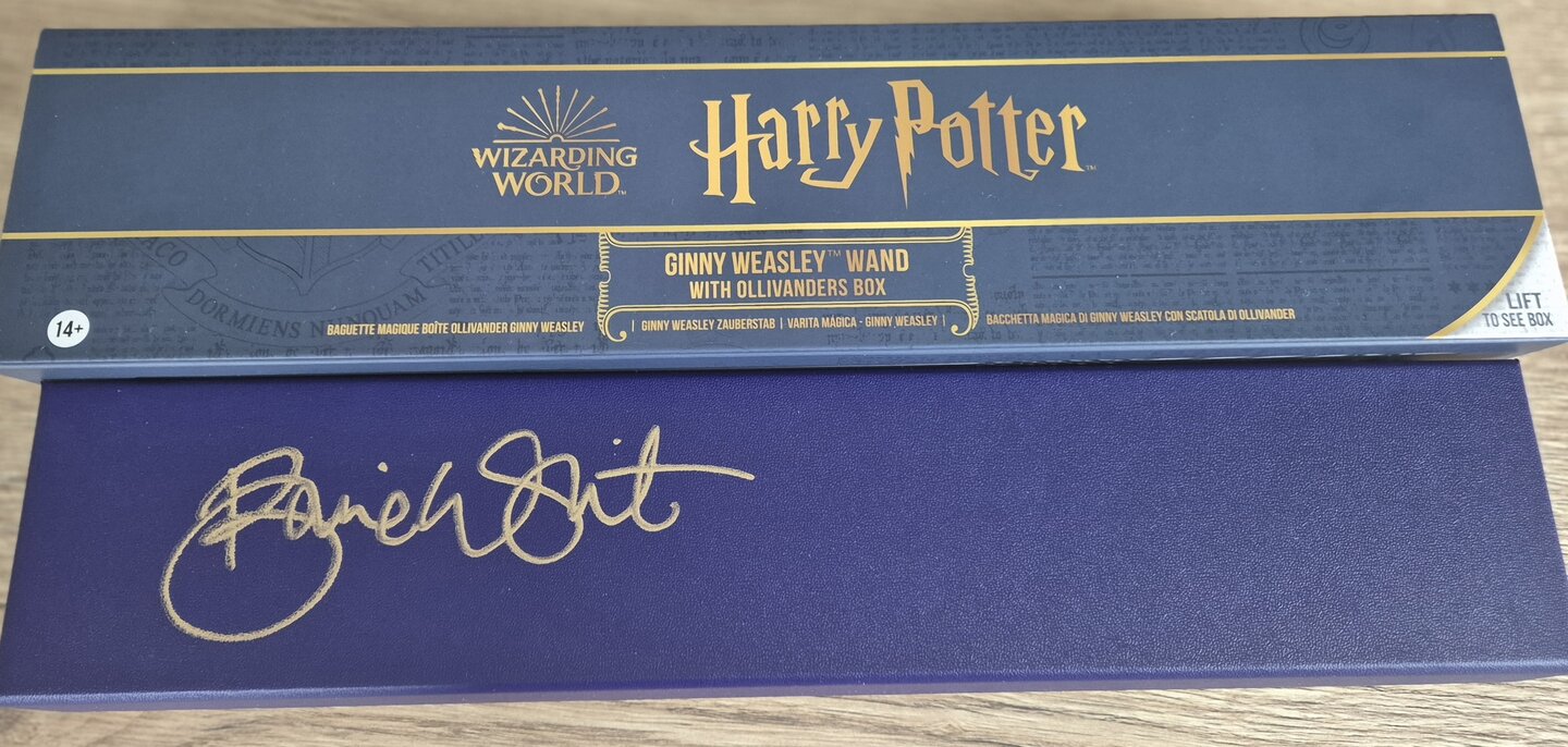 replique-baguette-d-ollivander-dedicacee-par-bonnie-wright-ginny-4