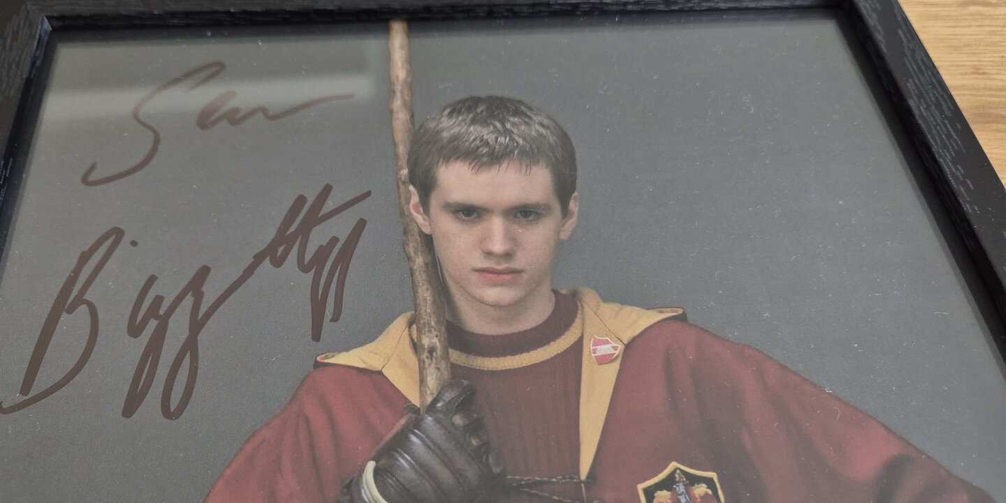 photo-officielle-dedicacee-par-sean-biggerstaff-oliver-dubois-3