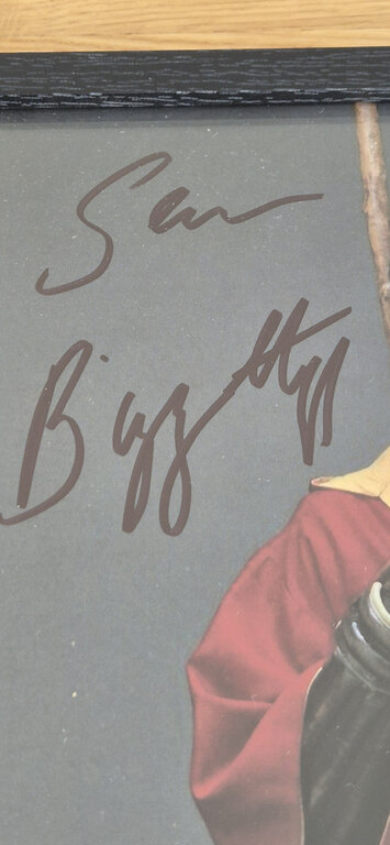 photo-officielle-dedicacee-par-sean-biggerstaff-oliver-dubois-4