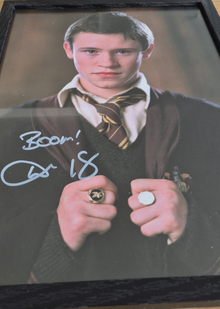 photo-officielle-dedicacee-par-devon-murray-seamus-finnigan-3