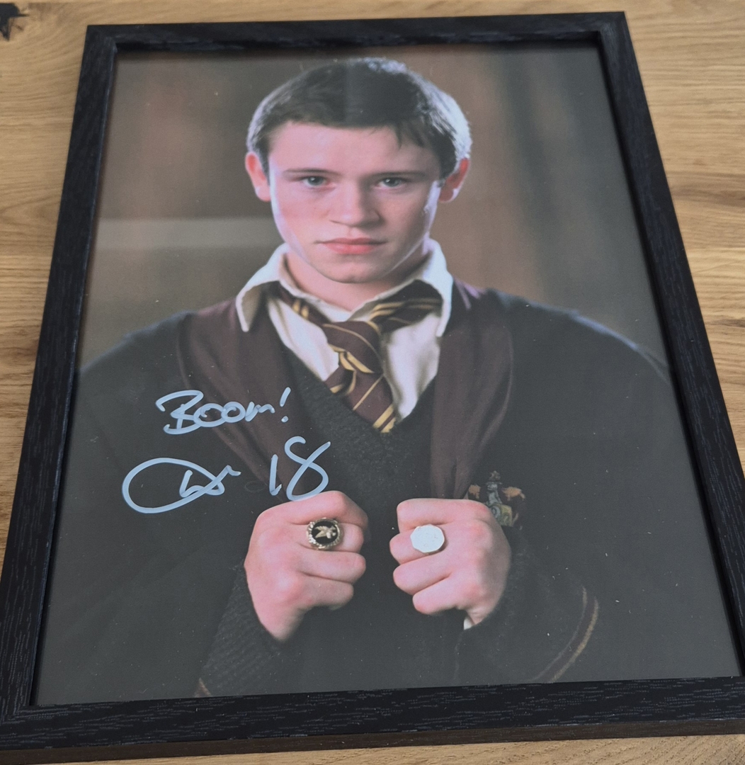 photo-officielle-dedicacee-par-devon-murray-seamus-finnigan-4