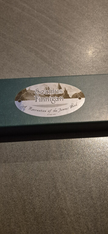 replique-baguette-dedicacee-de-seamus-finnigan-par-devon-murray-harry-4