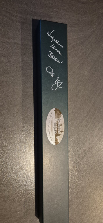 replique-baguette-dedicacee-de-seamus-finnigan-par-devon-murray-harry-5