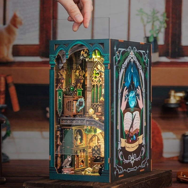 maquette-book-nook-darkness-common-room-23-x-11-cm (1)