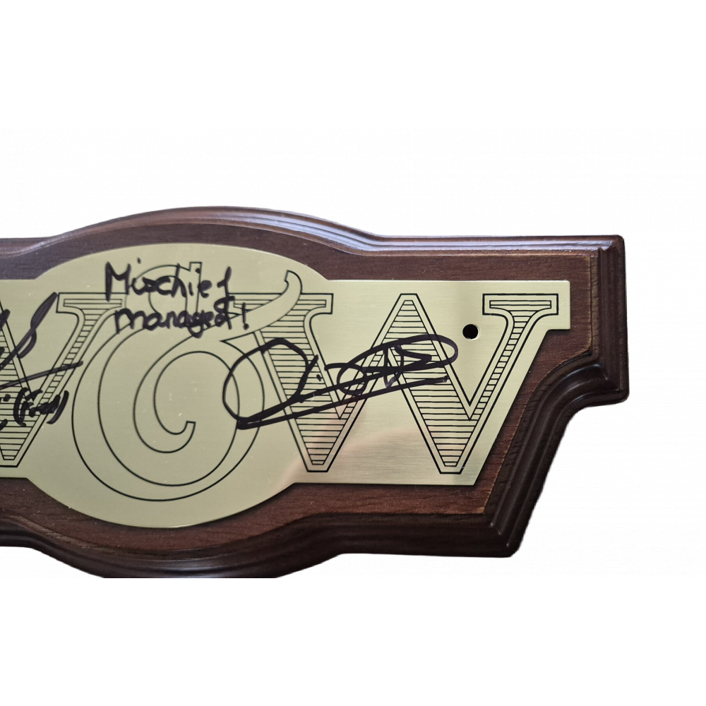 Collection baguettes Weasley dédicacée par James et Oliver Phelps