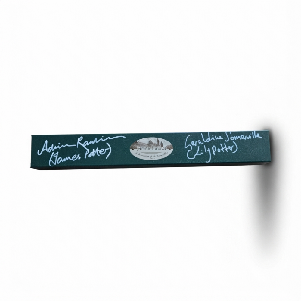 Baguette de James Potter signée par Adrian Rawlins et Geraldine Somerville, vue densemble