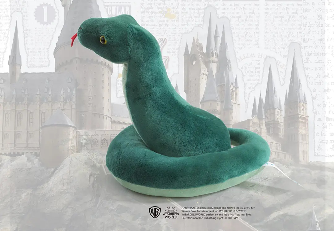 Peluche serpent de Serpentard sortie du coussin