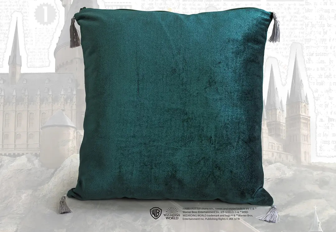 Coussin et peluche Serpentard Harry Potter, vue densemble