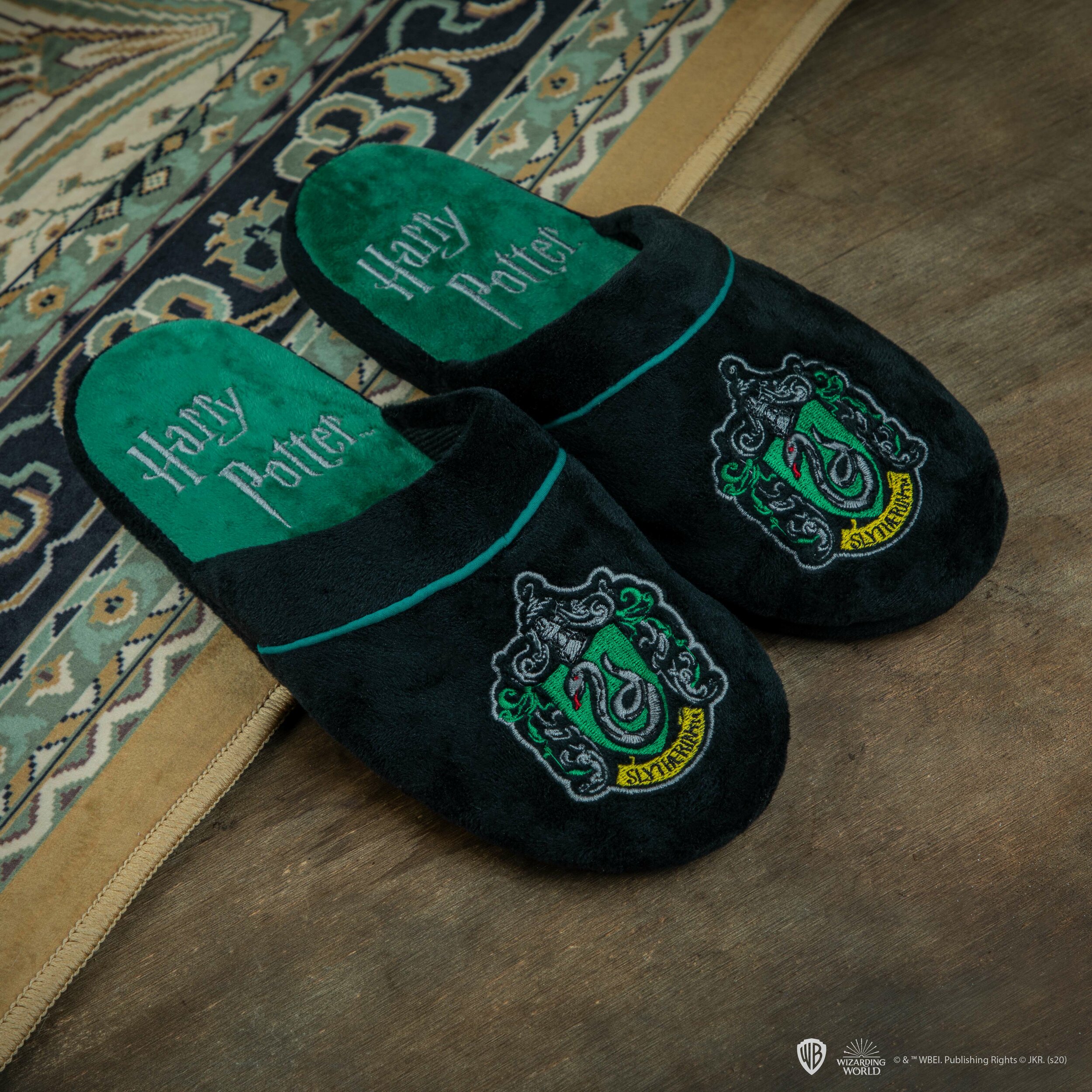 Chaussons Serpentard Cinereplicas portés
