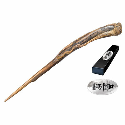 Baguette de Harry Potter prise au Rafleur Noble Collection, bois clair et manche courbe, dans sa boîte personnage
