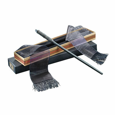 Baguette de Severus Rogue Noble Collection posée dans sa boîte Ollivander ouverte