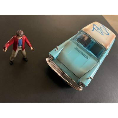 ford-anglia-1959-dedicacee-par-daniel-radcliffe